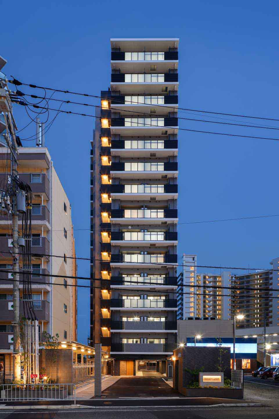 プレサンスロジェ大津京レイクヴィラ 外観北面（夜景）